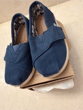 Toms Kids Navy Canvas Slip-On Sneakers